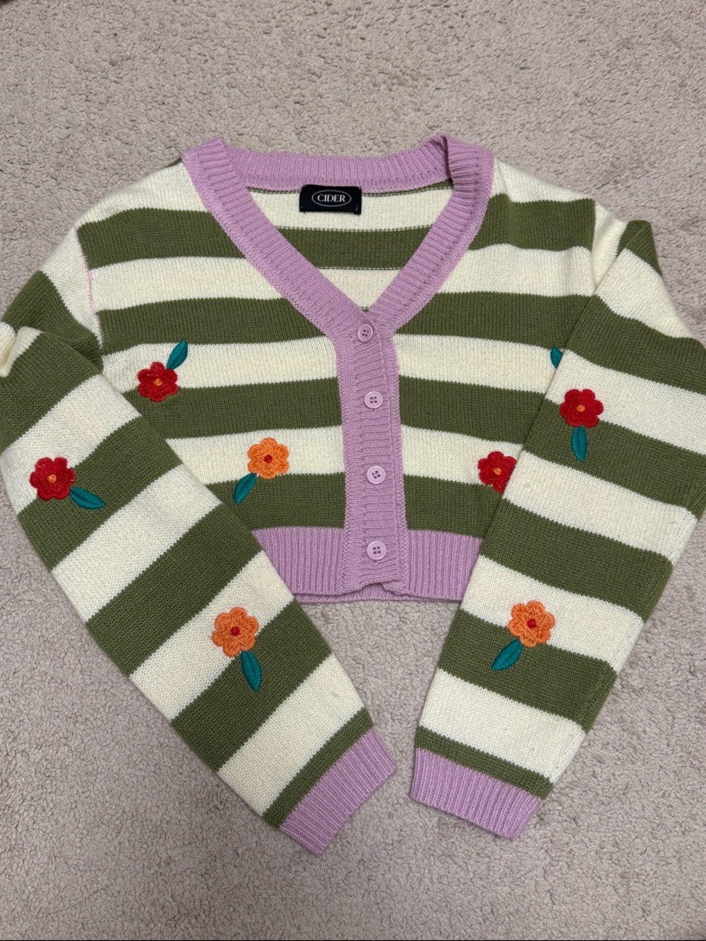 Cropped Sweater with Stripes and Crochet Flowers - Picture 2 of 4